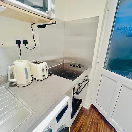 Lakes Guest Annexe شقة بنريث