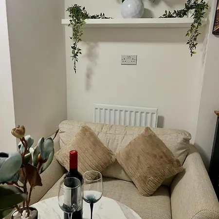 Lakes Guest Annexe Apartment *