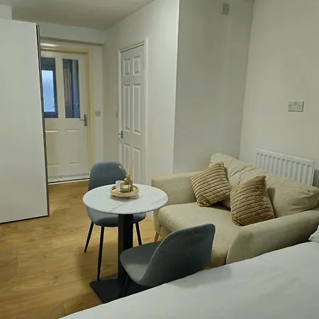 Lakes Guest Annexe شقة